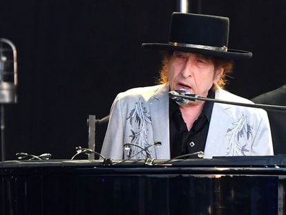 Bob Dylan actuando en Hyde Park, Londres, el 12 de julio de 2019.