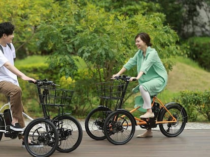 Kawasaki apuesta por la movilidad eléctrica con varias bicis de tres ruedas