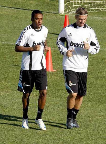 Robinho y Guti, en un entrenamiento.