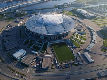 Vista aérea del estadio Gazprom Arena de San Petersburgo.