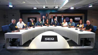 Los presentadores de los programas de la Cadena SER, entre ellos Mara Torres (segunda por la derecha).