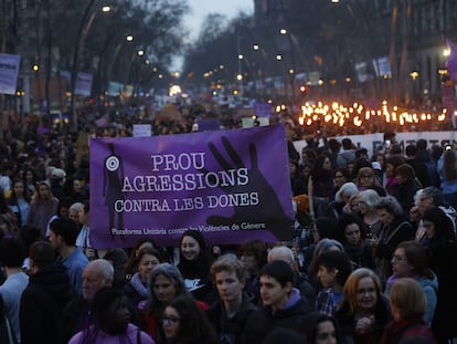 Pancarta contra las agresiones sexuales en la manifestación por el Día de la Mujer en Barcelona.