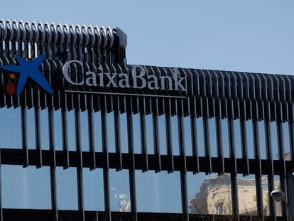 Exterior de uno de los edificios de CaixaBank en Madrid.