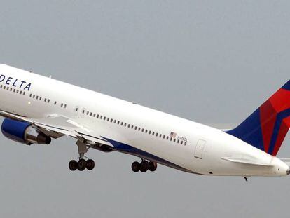 Delta insta a 3.000 asistentes de vuelo a tomarse bajas no retribuidas de hasta un año