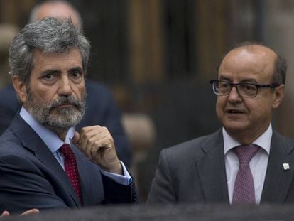 El presidente del Tribunal Supremo, Carlos Lesmes, y el de Tribunal Superior de Cataluña, Jesús María Barrientos, en 2019.