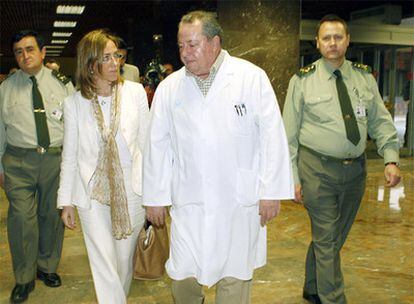 La ministra de Defensa, ayer a la salida del Hospital Militar Gómez Ulla.