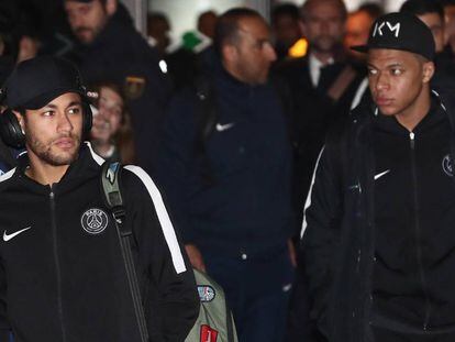 Neymar y Mbapp&eacute;, este martes en Barajas.