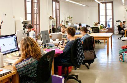 Centro de trabajo en las oficinas de 'coworking' Impact Hub de Barcelona.
