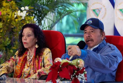 Daniel Ortega junto a su esposa y vicepresidenta, Rosario Murillo, el domingo, en Managua.
