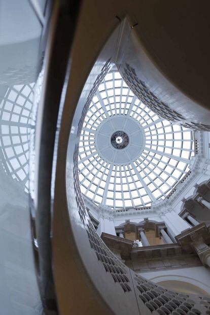 La cúpula de la nueva rotonda de entrada la Tate Britain, vista desde la escalera en espiral.