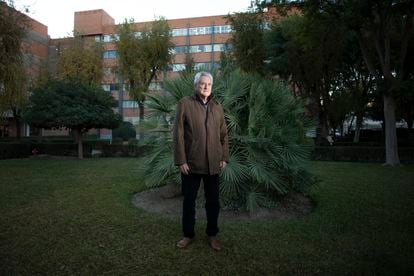 Enrique Figueroa, in the gardens of the Faculty of Biology of the University of Seville.