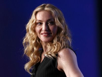 Madonna ha compartido en su cuenta de Instagram una cicatriz en la cadera y el uso de ventosas.