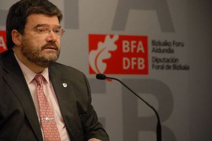 El portavoz de Bizkaia, Juan María Aburto, durante su intervención. 