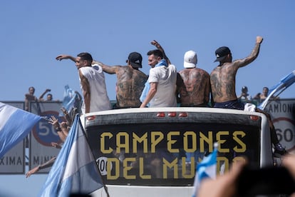 La cantidad de gente ha desbordado todas las previsiones, en la que a estas alturas es la mayor concentración popular de la historia argentina.