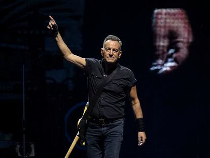Bruce Springsteen durante su concierto en el Estadio Olímpico de Barcelona el 28 de marzo de 2023.