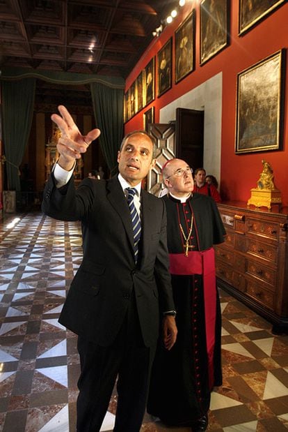 El presidente Francisco Camps y el arzobispo Carlos Osoro.