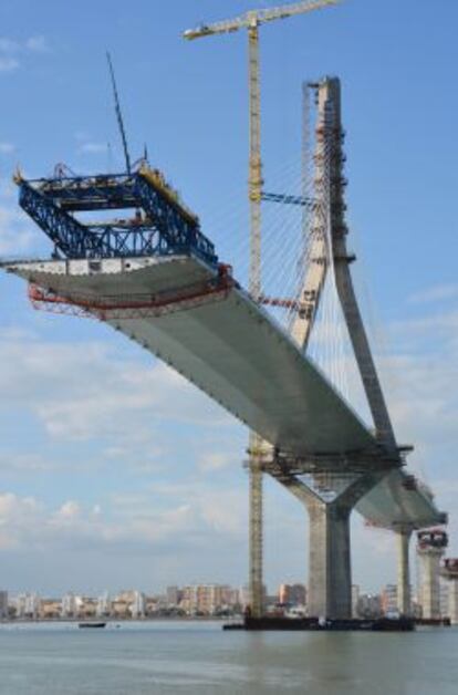 Puente sobre la bahía de Cádiz, inaugurado en 2015.