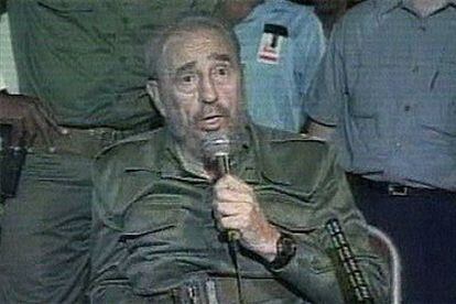 Fidel Castro reaparece ante las cámaras tras el tropiezo para anunciar en persona sus lesiones.