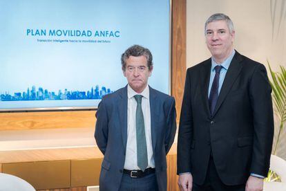 Mario Armero (izquierda) y Jos&eacute; Vicente de los Mozos (derecha), vicepresidente y presidente de Anfac, respectivamente.