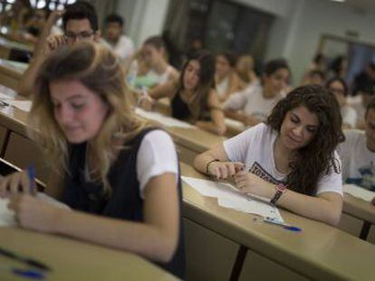 Miles de alumnos en toda España se examinan antes de la entrada en vigor de la reválida de la LOMCE