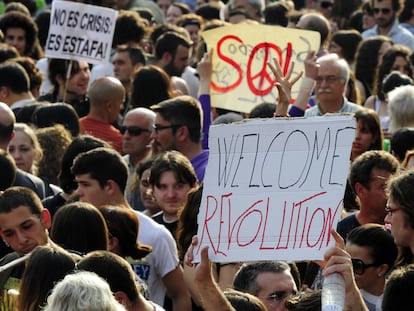 Manifestantes del 15-M en la Puerta del Sol el 21 de mayo de 2011.