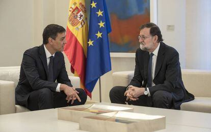 Pedro Sánchez y Mariano Rajoy, durante su reunión en La Moncloa. 