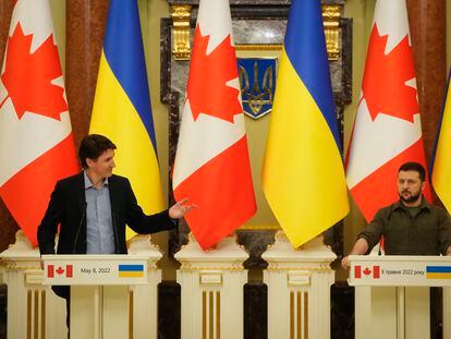 El primer ministro de Canadá, Justin Trudeau, ofrece una conferencia de prensa junto al Volodímir Zelenski en su visita a Ucrania.