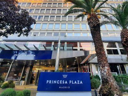 Entrada al hotel Princesa Plaza de Madrid, adquirido por el fondo Brookfield en la mayor operación del primer semestre.