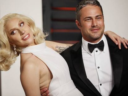 Lady Gaga y Taylor Kinney, en la fiesta post Oscar de la revista ‘Vanity Fair’ el pasado febrero.