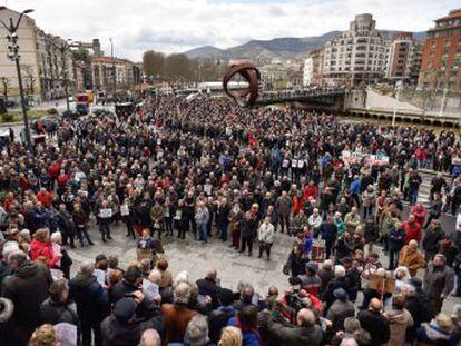 Como cada lunes, los jubilados han salido hoy a la calle. Es el mismo colectivo que luchó durante la reconversión industrial de los 70 y los 80