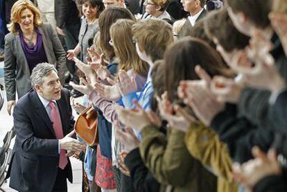 El primer ministro en funciones, Gordon Brown, durante la presentación del programa electoral laborista.