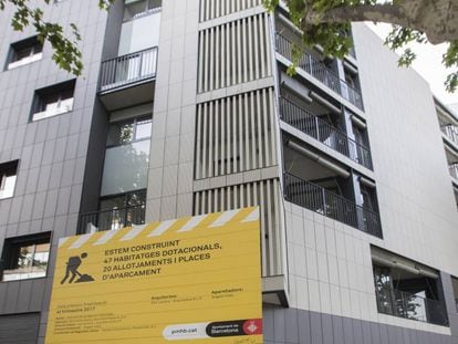 Edifici de l'Institut Municipal d'Habitatge, al carrer de Tànger de Barcelona.