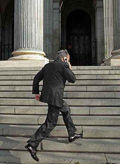 Manuel Pizarro llega a la sede de la Bolsa de Madrid.