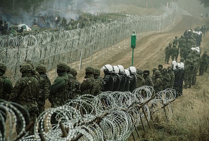 Polish soldiers guard the border with Belarus in November, in the face of attempts by thousands of migrants to cross.
