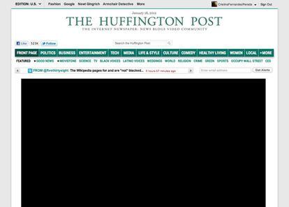 Las noticias de The Huffington Post (www.huffingtonpost.com) pueden seguir consultándose pero su portada se ha teñido de negro.