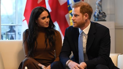 Los Duques de Sussex visitan a la Alta Comisaria de Canadá en el Reino Unido, Janice Charette, en 2020.