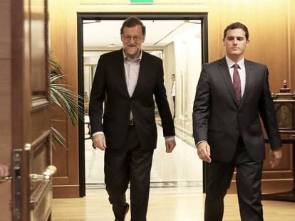 Mariano Rajoy y Albert Rivera entrando a la reuni&oacute;n en el Congreso.