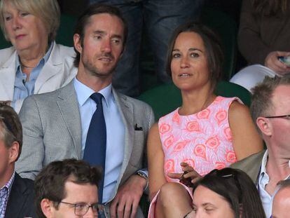 Pippa Middleton y su prometido, James Matthews, en Wimbledon, el 6 de julio de 2016.