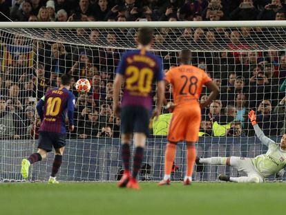 Messi transforma el penalti ante Lopes.