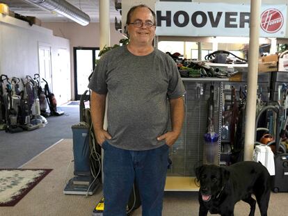 Brian Titus, propietario de la tienda de aspiradoras Vac Shack, en Grand Rapids (Michigan).