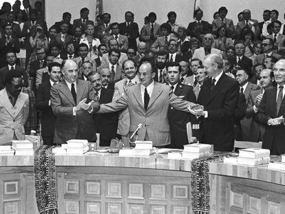 Luis Echeverría  en 1976, con el presidente electo José López Portillo y Kurt Walheim, Secretario General de la ONU, puesto al que aspiró.