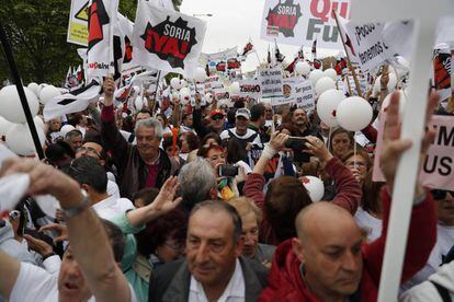 Participantes en la manifestación contra la despoblación del medio rural, este domingo, en Madrid.