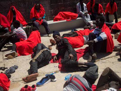 Migrantes rescatados en el puerto de Tarifa el pasado 24 de julio.