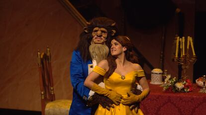 Imagen de escena de 'La Bella y la Bestia. El Musical', en abril en el Teatro Alcázar.