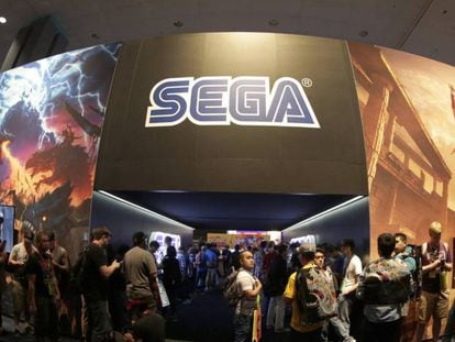 El logo de SEGA preside la entrada de la feria de videojuegos E3 2017, en Los Ángeles.