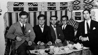 De izquierda a derecha, Luis Eaton-Daniel, Juan Centeno, Federico García Lorca, Emilio Prados y Pepín Bello, en la Residencia de Estudiantes de Madrid en 1924.