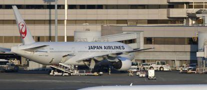 Un Boeing 787 Dreamliner en el aeropuerto de Tokio, Jap&oacute;n