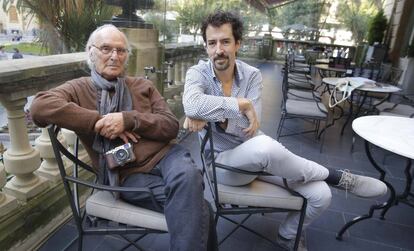 Carlos Saura (izquierda) y Félix Viscarret, hoy en Festival de cine de San Sebastián.