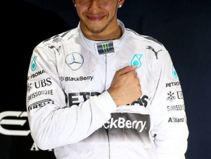 Hamilton, emocionado en el podio de Abu Dabi.