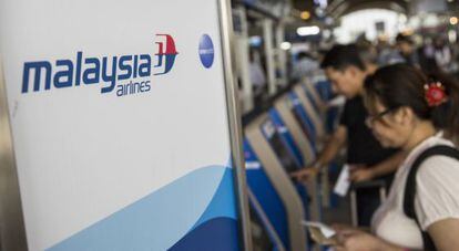 Malasia nacionaliza la aerol&iacute;nea Malaysia Airlines.